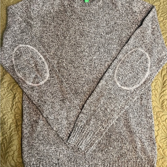 Gently used sweater great for these colder holidays coming up! - Picture 2 of 2